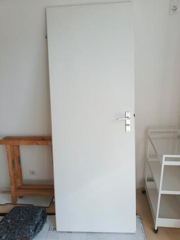 Witte binnendeur met badkamerslot beschikbaar voor biedingen