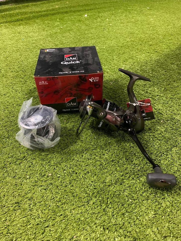 Nieuwe Dam Quick 2 8000 zeemolen + alu spoel, 6 lagers, Watersport en Boten, Hengelsport | Zeevissen, Nieuw, Molen, Ophalen of Verzenden