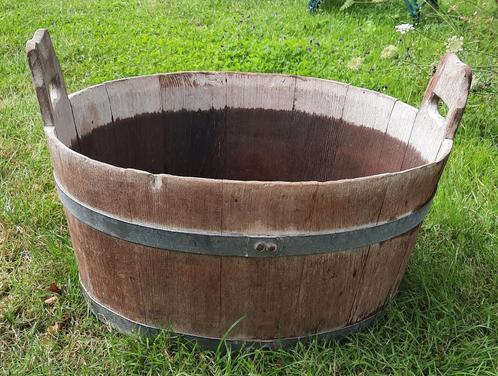 Oude vergrijsde houten kuip met gegalvaniseerde banden, Antiek en Kunst, Curiosa en Brocante, Ophalen
