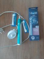 Oral B trizone elektrische tandenborstel met toebehoren, Sieraden, Tassen en Uiterlijk, Tandenborstel, Ophalen of Verzenden, Zo goed als nieuw