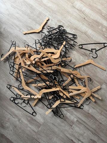 Kledinghangers baby  - 76 stuks hout & plastic beschikbaar voor biedingen