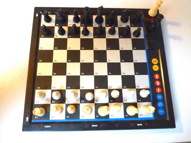 Mephisto America-II computer niet goed, wel als reisspel!, Hobby en Vrije tijd, Gezelschapsspellen | Bordspellen, Gebruikt, Een of twee spelers