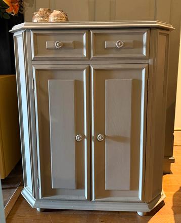 Vintage kast, brocante halkast, oud ondiep kastje beige VdlM beschikbaar voor biedingen