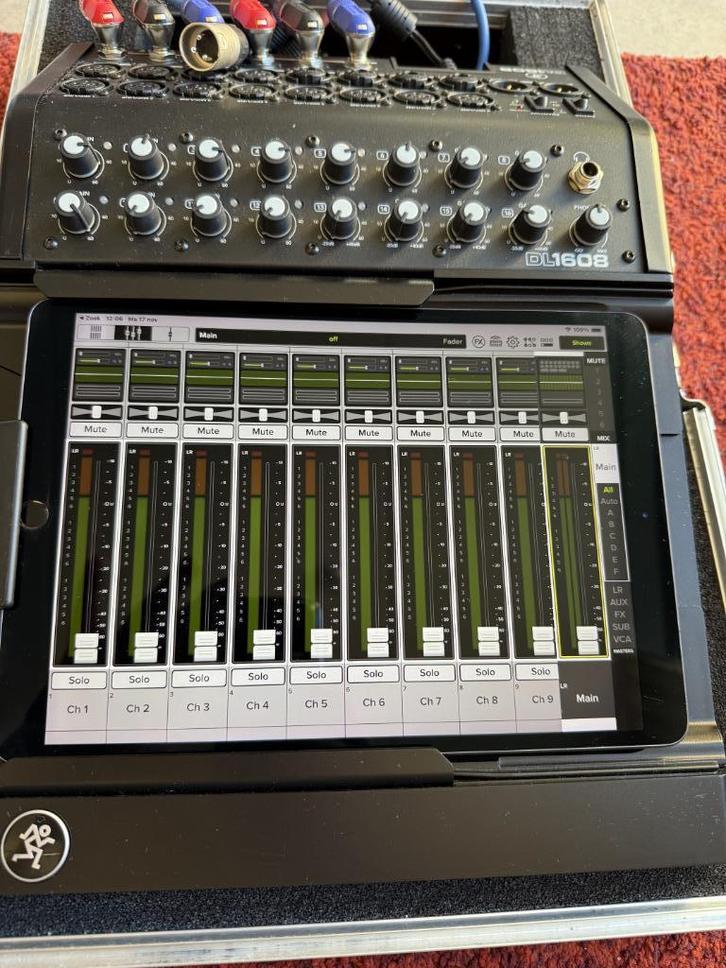 Mackie DL1608 Digimixer + flightcase + iPad (optie), Muziek en Instrumenten, Mengpanelen, Zo goed als nieuw, 10 tot 20 kanalen