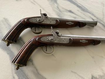 Set grote, antieke pistolen, gesigneerd en gekeurd. beschikbaar voor biedingen