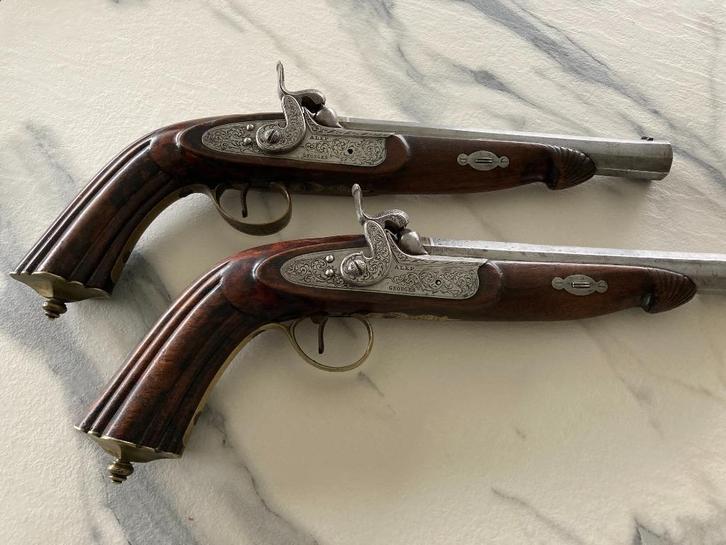 Set grote, antieke pistolen, gesigneerd en gekeurd., Antiek en Kunst, Antiek | Overige Antiek, Ophalen of Verzenden