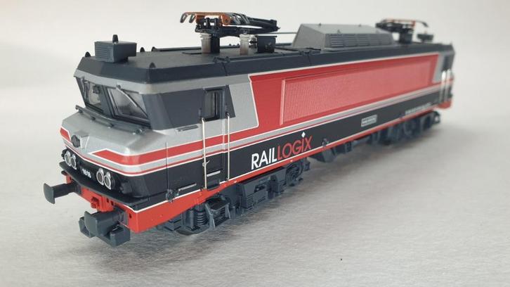 Roco 1618 Raillogix, rood, zwart, zilver, z.g.a.n. H0 DC, Hobby en Vrije tijd, Modeltreinen | H0, Zo goed als nieuw, Locomotief