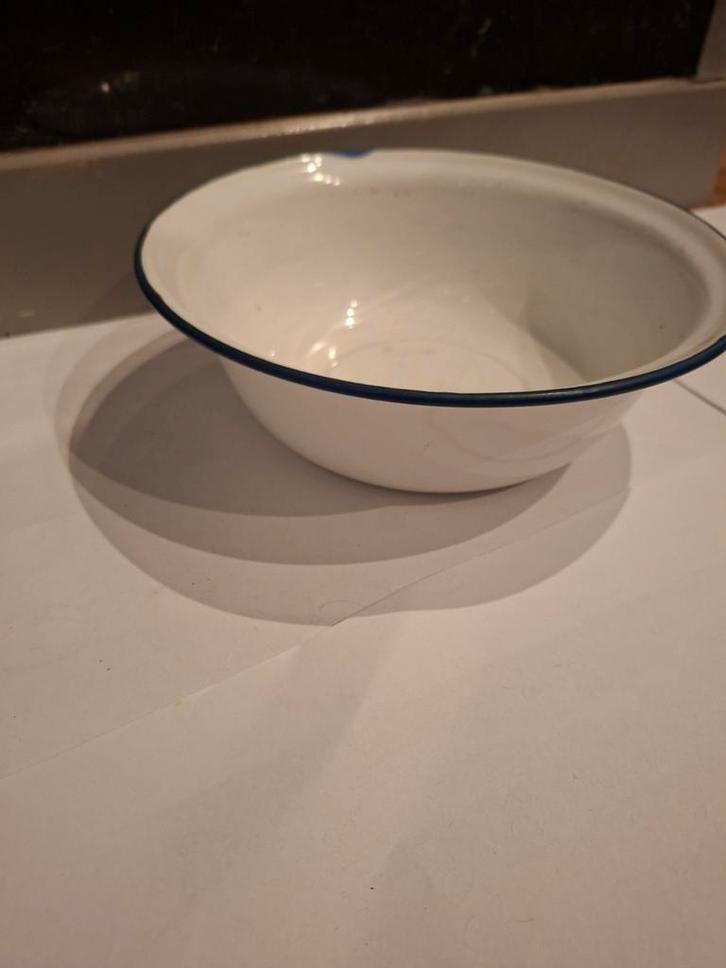 Vintage Emaille Merk: Swallow Brand (燕牌)
Kom met Blauwe Rand, Antiek en Kunst, Antiek | Emaille, Ophalen of Verzenden