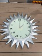 Karlsson Wandklok Zon, Huis en Inrichting, Woonaccessoires | Klokken, Ophalen of Verzenden, Zo goed als nieuw, Analoog, Wandklok