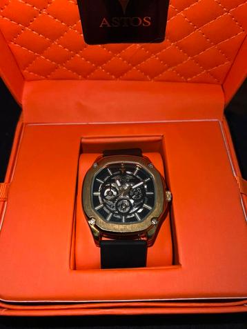 Astos horloge beschikbaar voor biedingen