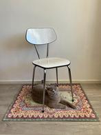 Grijswitte vintage Formica keukenstoel uit de jaren 60., Huis en Inrichting, Stoelen, Gebruikt, Vintage, Wit, Eén