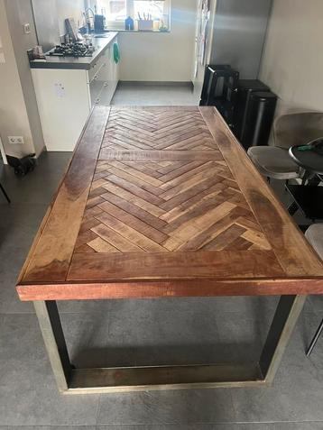 Eettafel Mangohout Visgraatmotief beschikbaar voor biedingen
