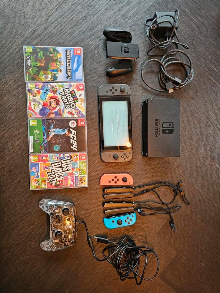 Nintendo Switch incl. 4 of 5 Controllers, 4 Games & Case, Spelcomputers en Games, Games | Nintendo Switch, Zo goed als nieuw, 3 spelers of meer