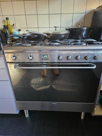 Smeg gasfornuis- 90 cm- volledig werkend-gratis af te halen beschikbaar voor biedingen