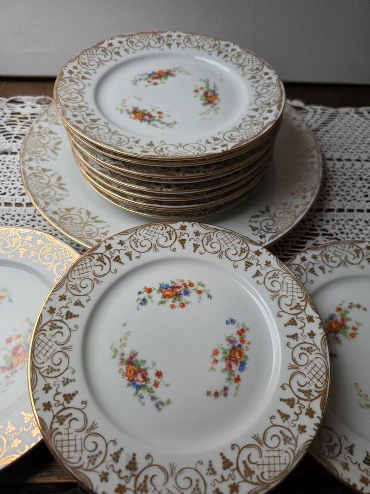 Hutschenreuther schaal met 12 borden, Antiek en Kunst, Antiek | Servies compleet, Ophalen of Verzenden