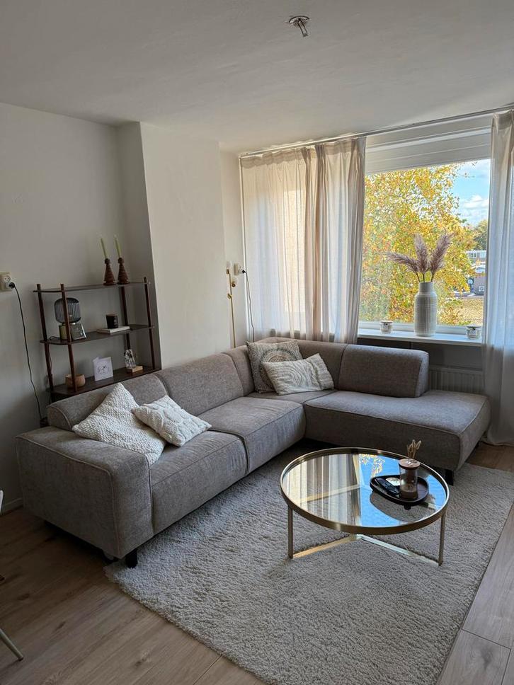 Beige Hoekbank Kwantum - Zo Goed Als Nieuw!, Huis en Inrichting, Banken | Bankstellen, Zo goed als nieuw, Hoekbank, Vierpersoons of meer