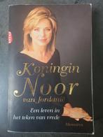 Koningin Noor van Jordanië - Een leven in vrede, Ophalen of Verzenden, Gelezen, Koningin Noor, Politiek