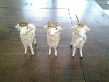 3 brocante schaapjes uit het ertsgebergte beschikbaar voor biedingen