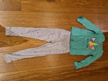 Pyjama met eenhoorn van Girls Original maat 128-134. 