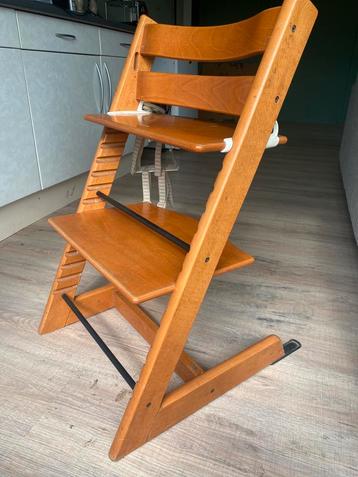 Stokke Tripp Trapp stoel met bijbehorend tuigje en glijders beschikbaar voor biedingen