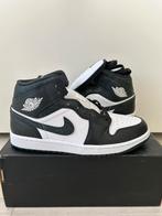Air Jordan 1 Mid SE 'Panda Elephant' nieuw maat 42, Kleding | Heren, Schoenen, Ophalen of Verzenden, Nieuw, Zwart
