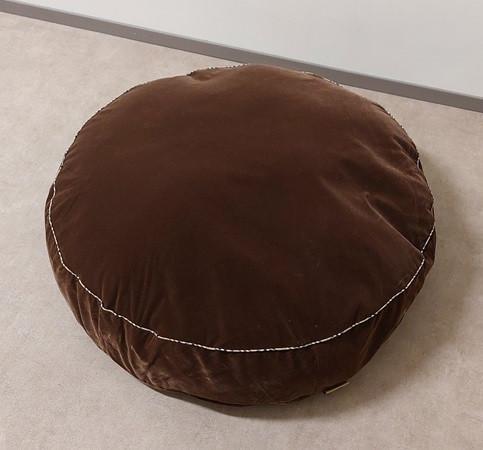 Nieuw bruin velours fluffy dierenbed. € 14,95., Dieren en Toebehoren, Hondenmanden, Nieuw, Overige, Ophalen of Verzenden