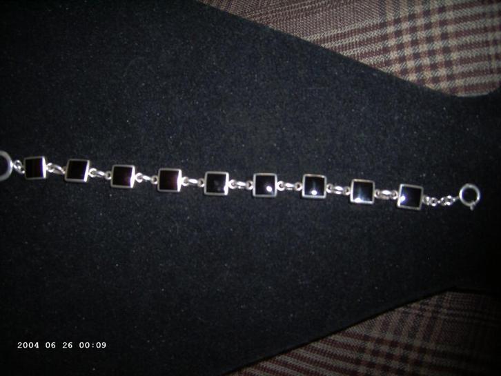 Een mooie Zilverkleurige Armband met Zwarte Emaille, Sieraden, Tassen en Uiterlijk, Antieke sieraden, Armband, Overige materialen