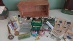 Lot Franse curiosa oa medische spullen, sieraden, flesjes, Antiek en Kunst, Ophalen of Verzenden