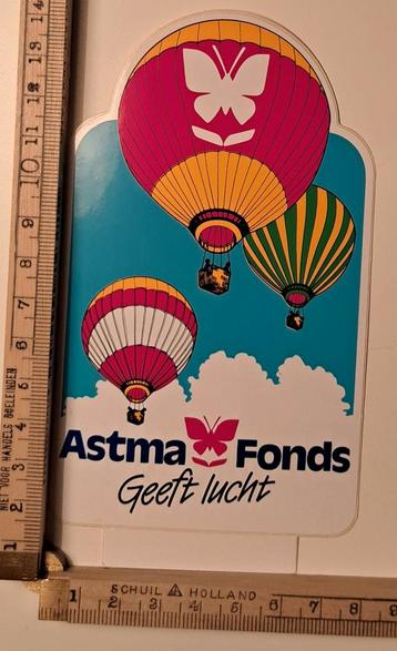 Vintage sticker Astma fonds geeft lucht. Luchtballonnen  beschikbaar voor biedingen
