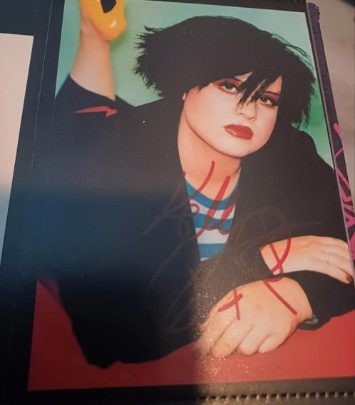 Kelly Osbourne handtekening gesigneerde foto 15x10cm, Verzamelen, Muziek, Artiesten en Beroemdheden, Zo goed als nieuw, Foto of Kaart