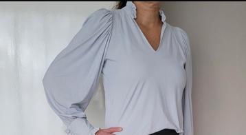 Studio Anneloes Rosella top
M Travelstof
Lichtgrijs beschikbaar voor biedingen