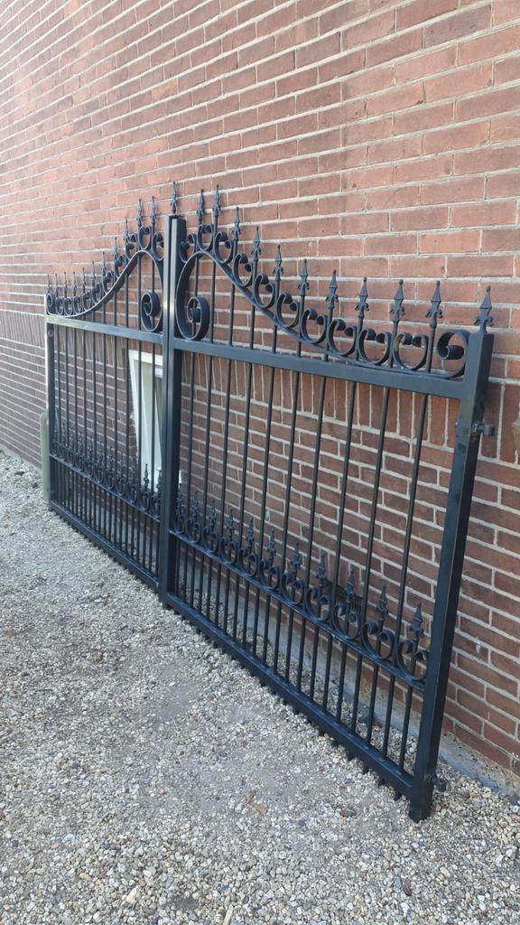 Smeedijzeren hek 3.20m, Tuin en Terras, Tuinhekken en Hekwerk, Zo goed als nieuw, Sierhekwerk, IJzer, Ophalen