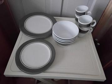 Bo camp servies  beschikbaar voor biedingen