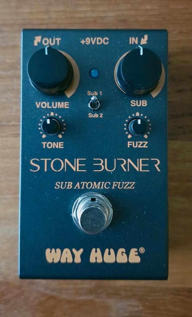 Way Huge Stone Burner Sub Atomic Fuzz Pedaal, Muziek en Instrumenten, Effecten, Zo goed als nieuw, Distortion, Overdrive of Fuzz