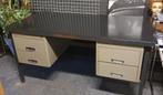 vintage bureau/retro industrieel metalen bureau, Huis en Inrichting, Bureaus, Ophalen, Gebruikt