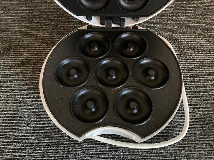 Donut Maker - Perfecte Donuts Thuis!, Witgoed en Apparatuur, Wafelijzers, Zo goed als nieuw, Uitneembare platen, Ophalen of Verzenden
