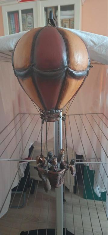 Prachtig antieke luchtballon hout werk beschikbaar voor biedingen