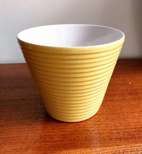 Originele jaren 50 60 bloempot Geel ribbel Ø 16,5 cm H 13,5, Tuin en Terras, Bloempotten, Zo goed als nieuw, Aardewerk, Binnen