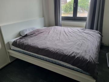 Ikea bed Malm 140 x 200 met matras nauwelijks gebruikt