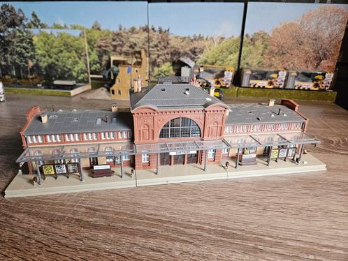 Station bahnhof Mittelstadt N spoor trein 1:160, Hobby en Vrije tijd, Modeltreinen | N-Spoor, Gebruikt, Brug, Tunnel of Gebouw