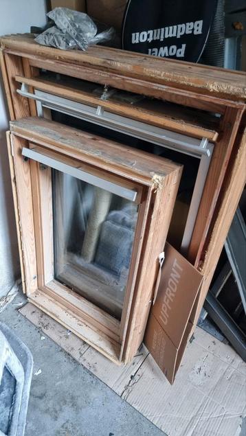 Velux dakraam GGL 304 (78x98) & GGL 102 (55x78) compleet beschikbaar voor biedingen