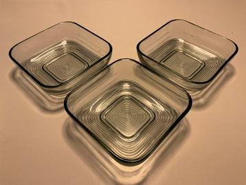 A.D.Copier: 3 vierkante Primula schaaltjes Leerdam 1948 beschikbaar voor biedingen