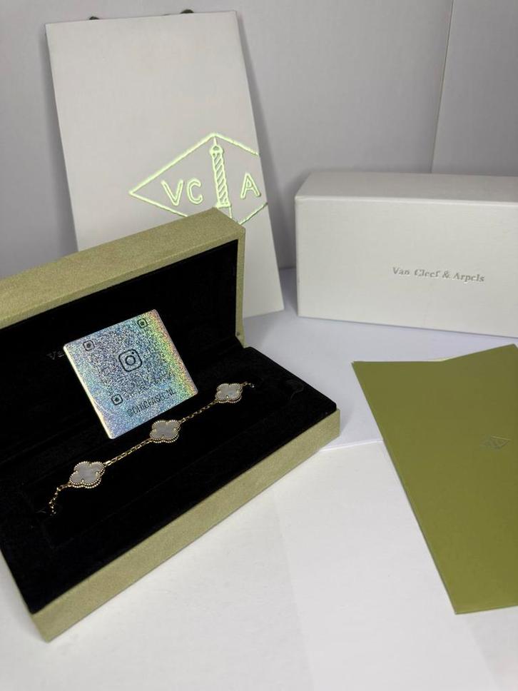 Van Cleef & Arpels Armband - Alhambra, Sieraden, Tassen en Uiterlijk, Armbanden, Nieuw, Wit, Ophalen of Verzenden