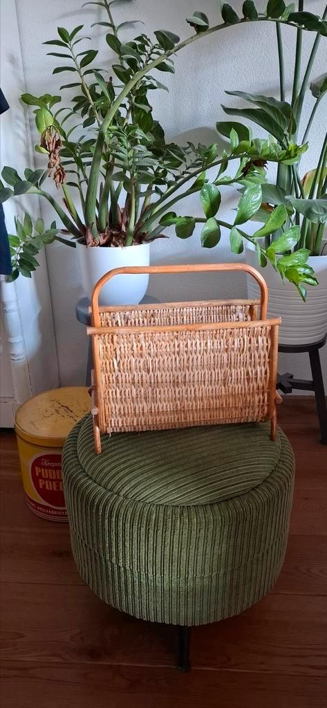 Vintage rotan lektuurmand, Huis en Inrichting, Woonaccessoires | Schalen en Manden, Gebruikt, Rechthoekig, Riet, Ophalen of Verzenden