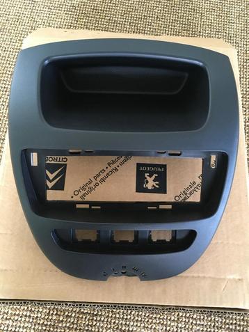 Nieuw dashboard paneel 8211SG voor Peugeot 107 / Citroën C beschikbaar voor biedingen