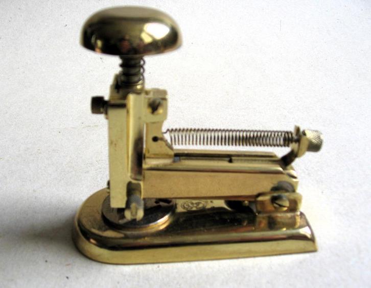 Klassieke gouden El Casco nietmachine 23 karaat verguld, Antiek en Kunst, Antiek | Kantoor en Zakelijk, Ophalen of Verzenden