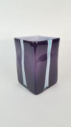 Vierkante paarse vaas, Murano stijl, geblazen (1). 6C2, Tweedehands verkoop, Tweedehands verkoop, Gebruikt, Overige kleuren