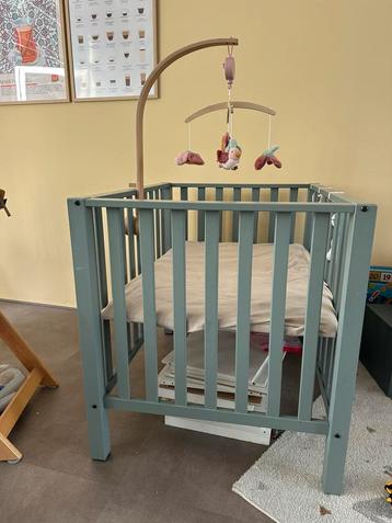Babybox blauw/grijs inclusief aeromove lakentje beschikbaar voor biedingen
