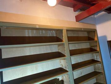 Grote houten blbliotheek boekenkast. beschikbaar voor biedingen