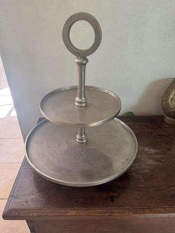 Grote zware stoere etagère zilver/mat kleur beschikbaar voor biedingen